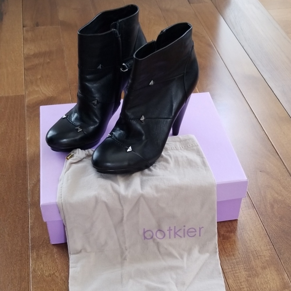 Botkier leather and studs booties
